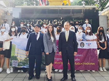 Dr. Kiratiwan Kalayanamit, Associate
Dean for Academic Affairs Attend a
special lecture on the topic 