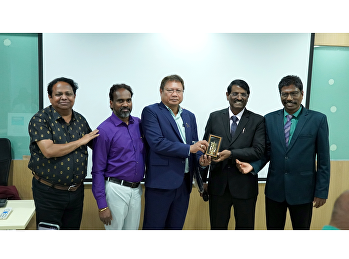 คณะผู้ทรงคุณวุฒิจาก Global Research
Conference
เยือนวิทยาลัยการเมืองและการปกครอง
มรภ.สวนสุนันทา แลกเปลี่ยนแนวคิดและบรรยาย
“การเมืองการปกครองเปรียบเทียบ”
แก่นักศึกษารัฐศาสตร์