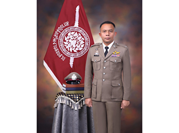 “My dream path… Suan Sunandha has
brought it within reach. Studying law is
the beginning of fulfilling my dream,”
said Police Lance Corporal Theerasak
Kimkong.